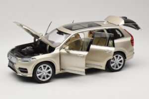 Volvo XC90 Luminous Sand Yellow Paudi Model 1:18 9430841 Metaal — afbeelding 2 van 8