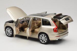 Volvo XC90 Luminous Sand Yellow Paudi Model 1:18 9430841 Metaal — afbeelding 5 van 8