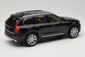 Volvo XC90 Onyx Black Paudi Model 1:18 9430842 Metaal — afbeelding 3 van 8