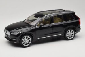 Volvo XC90 Onyx Black Paudi Model 1:18 9430842 Metaal