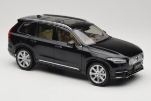 Volvo XC90 Onyx Black Paudi Model 1:18 9430842 Metaal — afbeelding 6 van 8