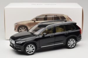 Volvo XC90 Onyx Black Paudi Model 1:18 9430842 Metaal — afbeelding 8 van 8