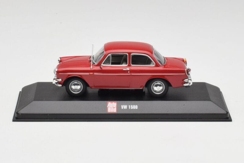 Volkswagen 1500 Ruby Rood Minichamps 1:43 VW001 Metaal