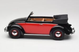 Volkswagen Beetle Cabriolet Zwart & Rood Minichamps 1:18 107054132 Hars — afbeelding 3 van 6