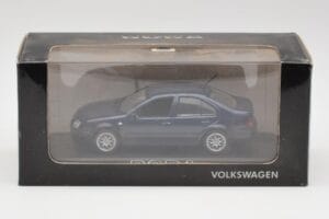 Volkswagen Bora Ocean Blauw Minichamps 1:43 8198223B Metaal — afbeelding 4 van 4