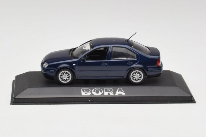 Volkswagen Bora Ocean Blauw Minichamps 1:43 8198223B Metaal