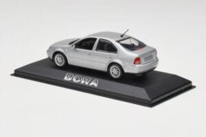 Volkswagen Bora Reflex Zilver Minichamps 1:43 81982223S Metaal — afbeelding 3 van 4
