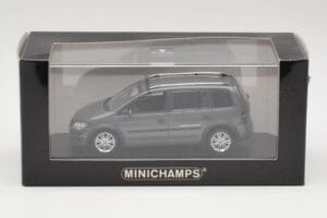 Volkswagen Cross Touran Platinum Grijs Minichamps 1:43 400056170 Metaal — afbeelding 4 van 4