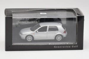Volkswagen Golf Mk4 Reflex Zilver Minichamps 1:43 4527111022 Metaal — afbeelding 4 van 4
