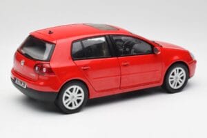 Volkswagen Golf Mk5 4-Door Tornado Rood Bburago 1:18 GOLF001 Metaal — afbeelding 3 van 8