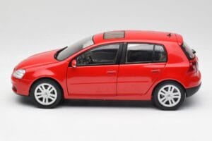 Volkswagen Golf Mk5 4-Door Tornado Rood Bburago 1:18 GOLF001 Metaal — afbeelding 4 van 8