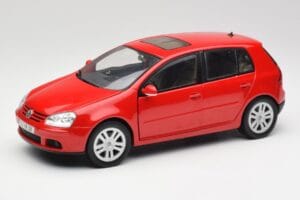 Volkswagen Golf Mk5 4-Door Tornado Rood Bburago 1:18 GOLF001 Metaal