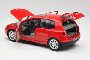 Volkswagen Golf Mk5 4-Door Tornado Rood Bburago 1:18 GOLF001 Metaal — afbeelding 5 van 8