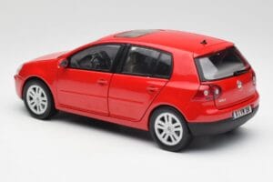 Volkswagen Golf Mk5 4-Door Tornado Rood Bburago 1:18 GOLF001 Metaal — afbeelding 7 van 8