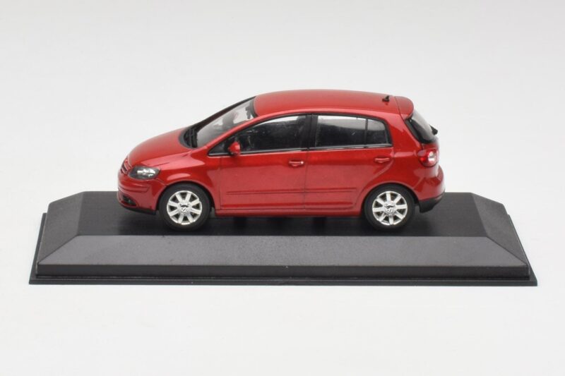 Volkswagen Golf Plus Tornado Rood Minichamps 1:43 821911110 Metaal