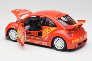 Volkswagen New Beetle Cup Bburago 1:18 3329 Metaal — afbeelding 5 van 8