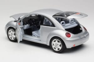 Volkswagen New Beetle Reflex Zilver Metallic Bburago 1:18 3322 Metaal — afbeelding 5 van 8