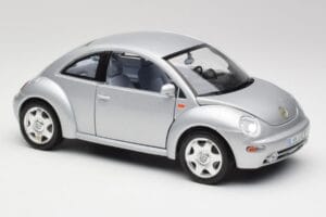Volkswagen New Beetle Reflex Zilver Metallic Bburago 1:18 3322 Metaal — afbeelding 6 van 8