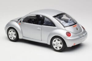 Volkswagen New Beetle Reflex Zilver Metallic Bburago 1:18 3322 Metaal — afbeelding 7 van 8