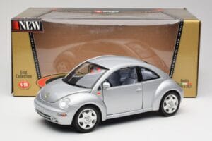 Volkswagen New Beetle Reflex Zilver Metallic Bburago 1:18 3322 Metaal — afbeelding 8 van 8