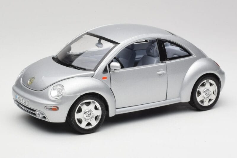 Volkswagen New Beetle Reflex Zilver Metallic Bburago 1:18 3322 Metaal