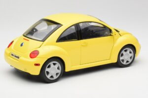 Volkswagen New Beetle Geel Maisto 1:18 37800-M4 Metaal — afbeelding 3 van 8