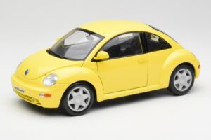 Volkswagen New Beetle Geel Maisto 1:18 37800-M4 Metaal