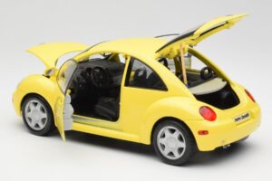 Volkswagen New Beetle Geel Maisto 1:18 37800-M4 Metaal — afbeelding 5 van 8