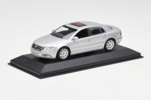 Volkswagen Phaeton Zilver Minichamps 1:43 3D0099300A Metaal — afbeelding 2 van 4