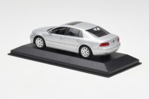 Volkswagen Phaeton Zilver Minichamps 1:43 3D0099300A Metaal — afbeelding 3 van 4