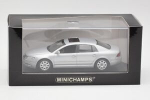 Volkswagen Phaeton Zilver Minichamps 1:43 3D0099300A Metaal — afbeelding 4 van 4