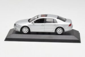 Volkswagen Phaeton Zilver Minichamps 1:43 3D0099300A Metaal
