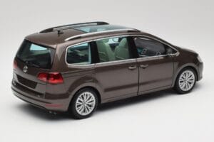 Volkswagen Sharan 7N Eiken Bruin Metallic Minichamps 1:18 110051001 Metaal — afbeelding 3 van 8