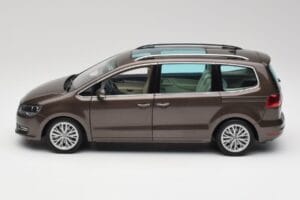 Volkswagen Sharan 7N Eiken Bruin Metallic Minichamps 1:18 110051001 Metaal — afbeelding 4 van 8