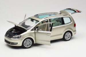Volkswagen Sharan 7N Reflex Zilver Metallic Minichamps 1:18 110051002 Metaal — afbeelding 2 van 8