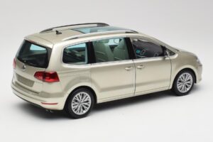 Volkswagen Sharan 7N Reflex Zilver Metallic Minichamps 1:18 110051002 Metaal — afbeelding 3 van 8