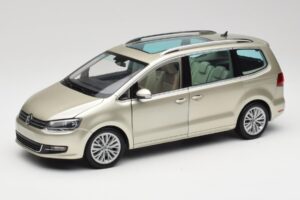 Volkswagen Sharan 7N Reflex Zilver Metallic Minichamps 1:18 110051002 Metaal