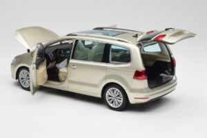 Volkswagen Sharan 7N Reflex Zilver Metallic Minichamps 1:18 110051002 Metaal — afbeelding 5 van 8
