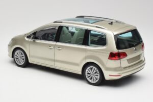 Volkswagen Sharan 7N Reflex Zilver Metallic Minichamps 1:18 110051002 Metaal — afbeelding 7 van 8