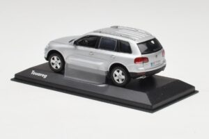 Volkswagen Touareg Reflex Zilver Minichamps 1:43 68625 Metaal — afbeelding 3 van 4