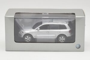 Volkswagen Touareg Reflex Zilver Minichamps 1:43 68625 Metaal — afbeelding 4 van 4