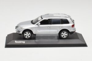 Volkswagen Touareg Reflex Zilver Minichamps 1:43 68625 Metaal