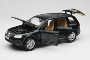 Volkswagen Touareg V10 TDI Canyon Green Bburago 1:18 34911-V1 Metaal — afbeelding 2 van 8