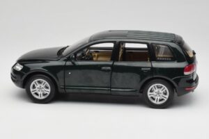 Volkswagen Touareg V10 TDI Canyon Green Bburago 1:18 34911-V1 Metaal — afbeelding 4 van 8