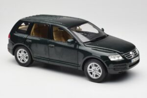 Volkswagen Touareg V10 TDI Canyon Green Bburago 1:18 34911-V1 Metaal — afbeelding 6 van 8