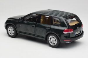 Volkswagen Touareg V10 TDI Canyon Green Bburago 1:18 34911-V1 Metaal — afbeelding 7 van 8