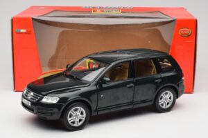 Volkswagen Touareg V10 TDI Canyon Green Bburago 1:18 34911-V1 Metaal — afbeelding 8 van 8
