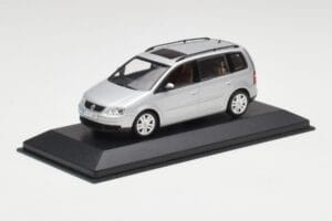 Volkswagen Touran Reflex Zilver Minichamps 1:43 TOURAN001 Metaal — afbeelding 2 van 4