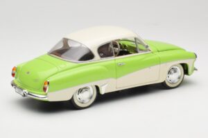 Wartburg 313 Pastelgroen over Beige Revell 1:18 9018 Metaal — afbeelding 3 van 8