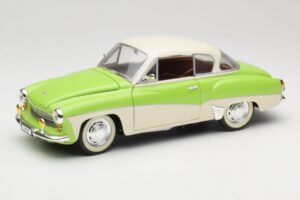 Wartburg 313 Pastelgroen over Beige Revell 1:18 9018 Metaal